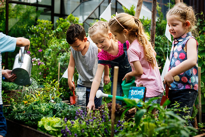 Kinderbetreuungskosten getrennter Eltern:  Bundesverfassungsgericht prüft Klage